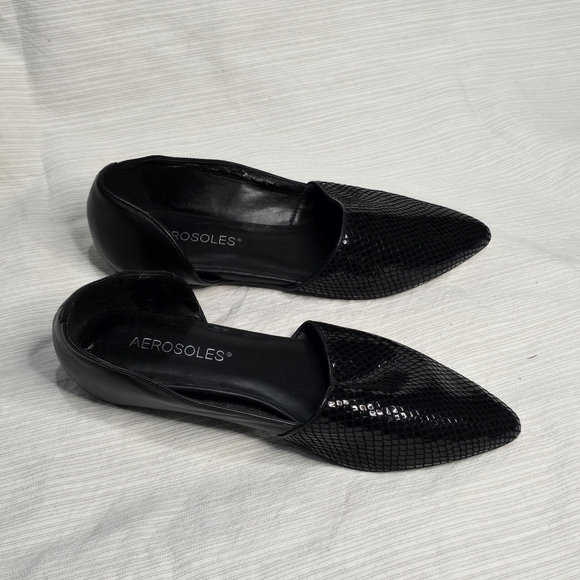 AEROSOLES Black Snakeskin Pattern Flats - Picture 2 of 4